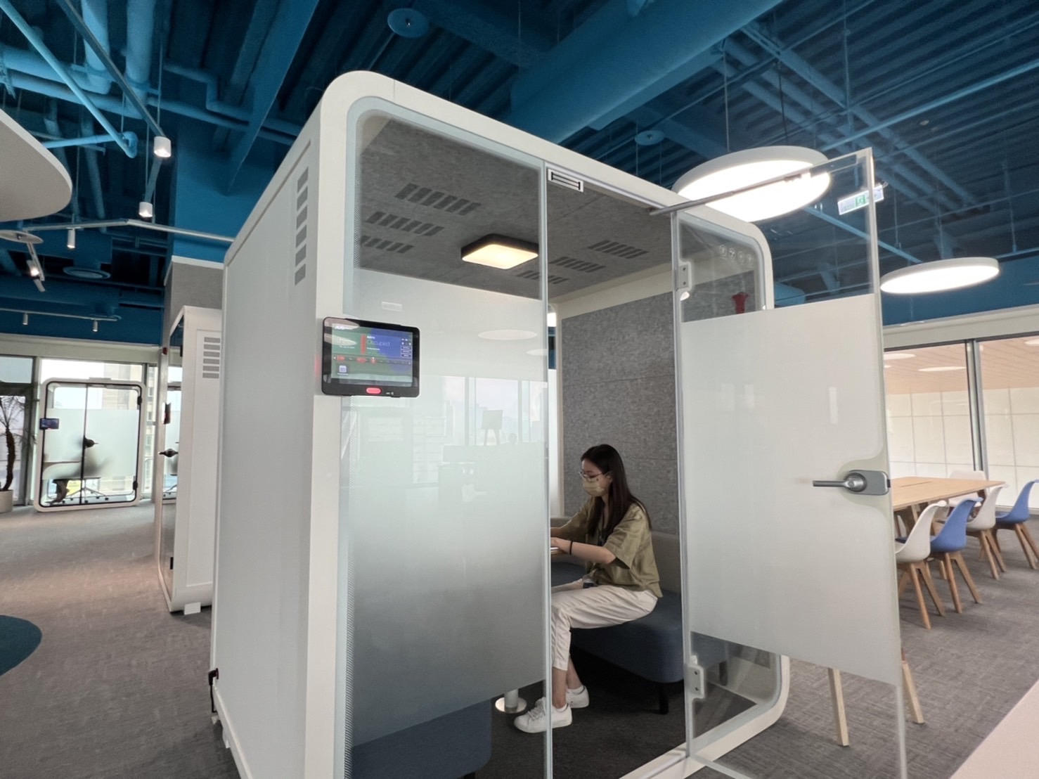 BG真人高雄據點的智慧行動辦公艙，展現BG真人在面板以外的研發應用軟實力